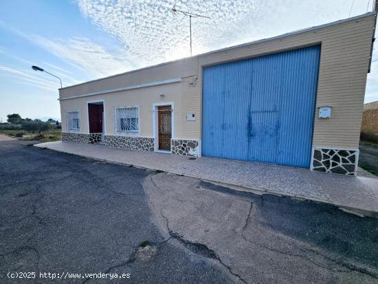 GRAN CASA CON TERRENO EN LAS LOMAS DEL ALBUJÓN - MURCIA