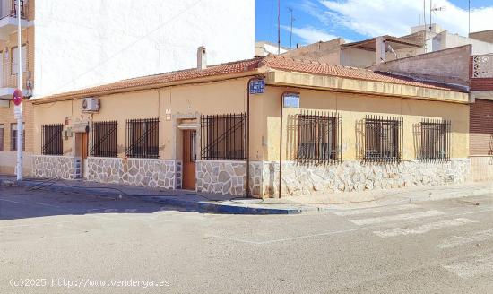 CASA EN PLANTA BAJA  150 METROS Y ESQUINA , EN LO PAGAN - MURCIA