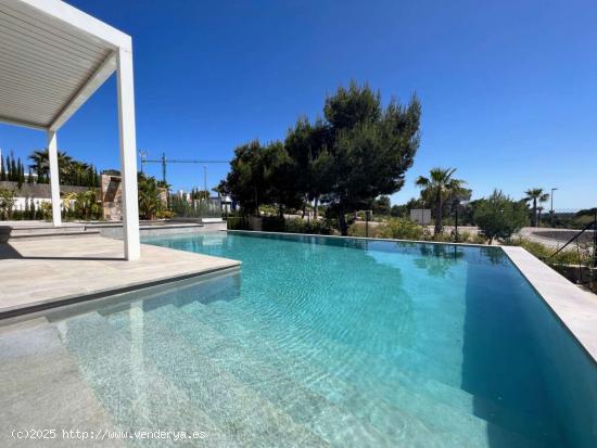 VILLA DE 3 DORMITORIOS 3 BAÑOS EN COLINAS GOLF ( ORIHUELA COSTA) - ALICANTE