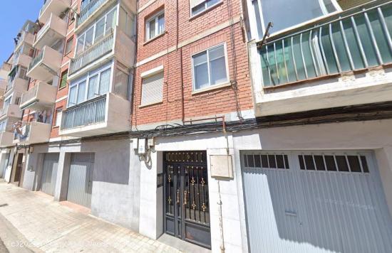 Se vende piso OKUPA en Palencia (Palencia). - PALENCIA