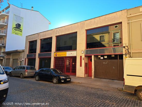 Amplia cabina de garaje en alquiler en pleno centro de Requena - VALENCIA