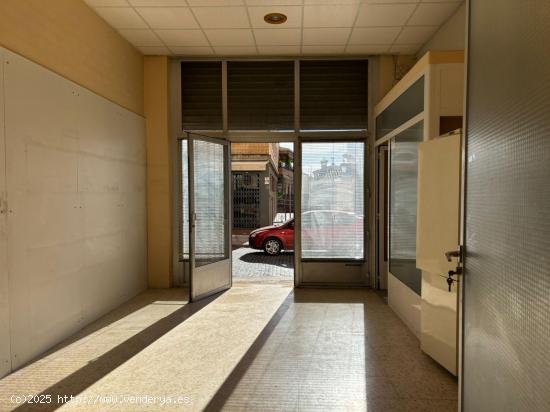 Local en zona muy comercial próxima al centro de Requena. - VALENCIA