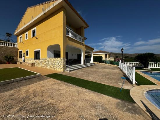 Exclusivo chalet en Urbanización San Cristóbal Alberic - VALENCIA