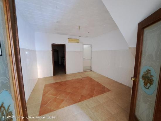 CASA ADOSADA EN VENTA. - VALENCIA