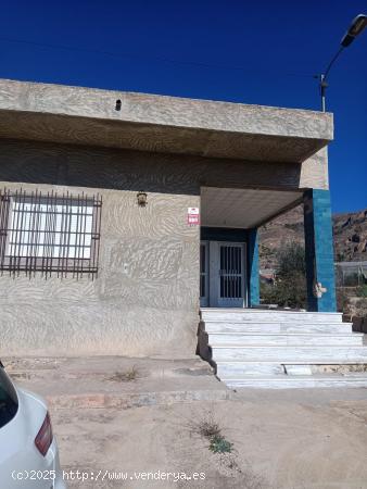 SE VENDE TERRENO CON  CASA / ZONA TRANQUILA/PARCELA DE 8.000 MTS - ALICANTE