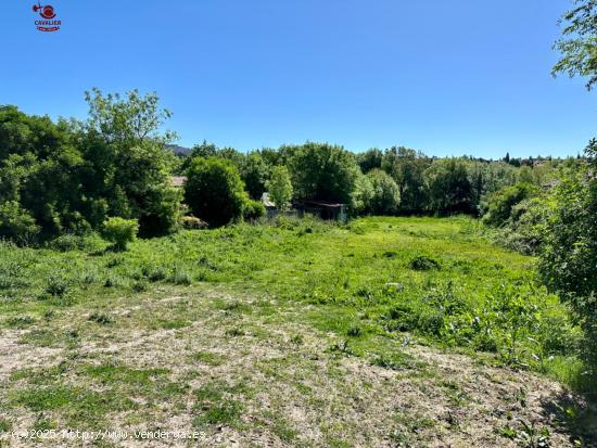 Parcela rústica de 2.408m2 en la calle Molino de la Cruz frente a la urbanización Los Almendros - 