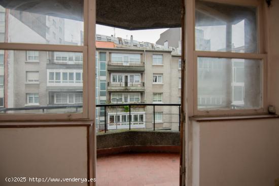 Piso para reforma lleno de luz, en la plaza del Comercio - A CORUÑA