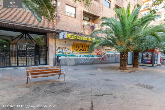 Piso en esquina en Plaza Menorca - GRANADA