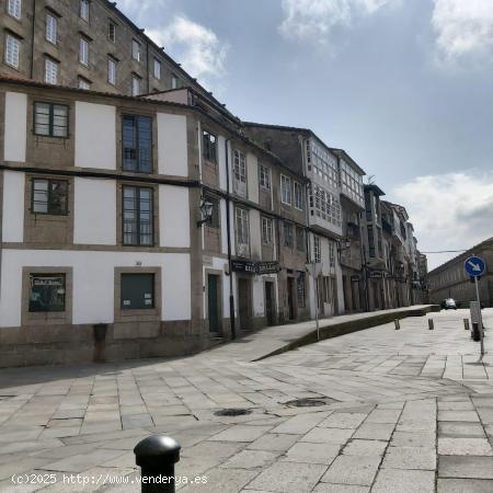 CASA EN CASCO HISTORICO DE SANTIAGO - A CORUÑA