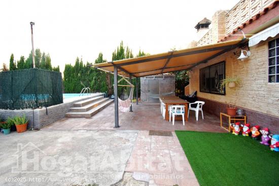 CHALET CON PISCINA, GARAJE, TERRAZA Y BARBACOA - VALENCIA