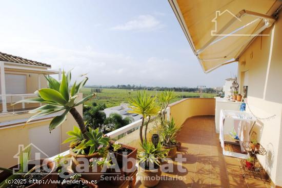 PRECIOSO ÁTICO SEMINUEVO CON PISCINA Y TERRAZA MUY CERCA DE LA PLAYA - ALICANTE