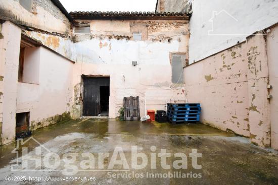 ¡GRAN OPORTUNIDAD! CASA ESPACIOSA PARA REFORMAR CON PATIO Y TERRAZA - VALENCIA