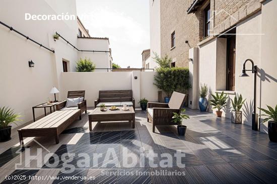 ¡GRAN OPORTUNIDAD! CASA ESPACIOSA PARA REFORMAR CON PATIO Y TERRAZA - VALENCIA