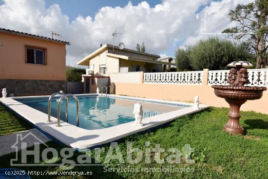 PRECIOSO CHALET ESQUINERO CON PISCINA PRIVADA, PARKING, TERRAZA Y TRASTERO - CASTELLON