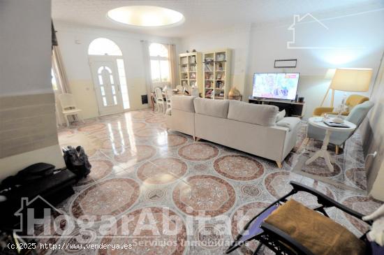 ¡MAGNÍFICA OPORTUNIDAD! PRECIOSA CASA CON DOS TERRAZAS, CERCA DEL PUERTO - VALENCIA