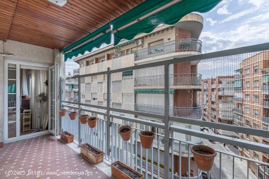  GRAN PISO EN UBICACIÓN SENSACIONAL, EN EDIFICIO SEÑORIAL DE CALLE RECOGIDAS - GRANADA 