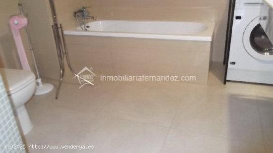 Bonito apartamento con piscina comunitaria en pleno centro. - CACERES