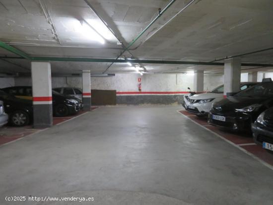 PLAZA DE PARKING EN ALQUILER PARA COCHE MEDIANO - BARCELONA