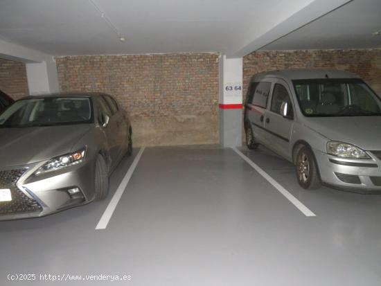  PLAZA DE PARKING PARA COCHE MEDIANO EN LA CALLE VILADOMAT CON MANSO - BARCELONA 