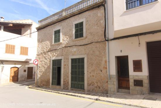 MAGNÍFICA CASA EN LA PLAZA DE MARIA DE LA SALUT - BALEARES