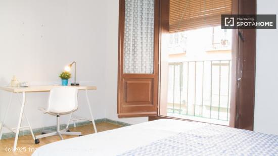 Alojamiento con escritorio en apartamento de 5 dormitorios, Puerta del Sol - MADRID