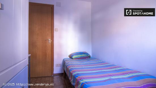 Habitación compacta en apartamento de 3 dormitorios en Puente de Vallecas - MADRID