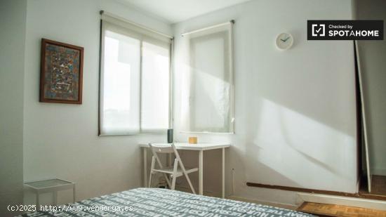 Habitación luminosa en alquiler en apartamento de 6 dormitorios en Algirós - VALENCIA