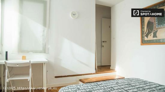 Habitación luminosa en alquiler en apartamento de 6 dormitorios en Algirós - VALENCIA