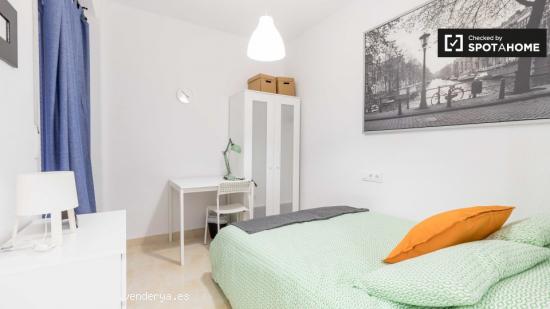 Acogedora habitación en alquiler en apartamento de 4 dormitorios en Poblats Marítims - VALENCIA