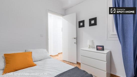 Acogedora habitación en alquiler en apartamento de 4 dormitorios en El Cabanyal. - VALENCIA