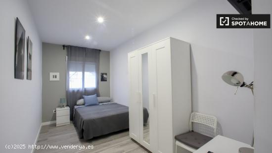 Elegante habitación en alquiler en apartamento de 3 dormitorios en Algiros - VALENCIA