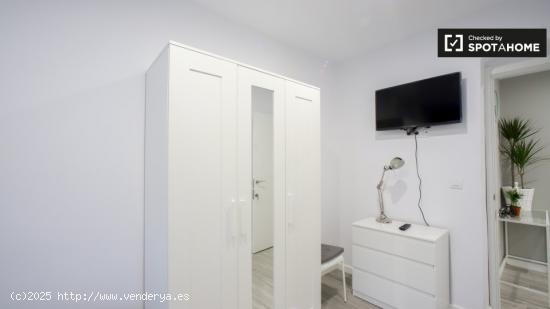 Elegante habitación en alquiler en apartamento de 3 dormitorios en Algiros - VALENCIA