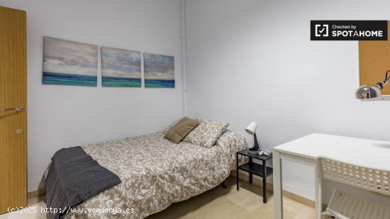 Habitación amueblada en el apartamento de 7 dormitorios Ciutat Vella - VALENCIA