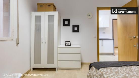 Habitación amueblada en el apartamento de 7 dormitorios Ciutat Vella - VALENCIA