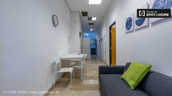 Habitación amueblada en el apartamento de 7 dormitorios Ciutat Vella - VALENCIA