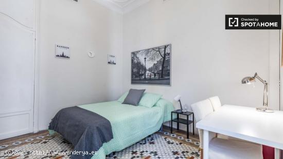 Se alquila habitación moderna en apartamento de 7 dormitorios en Ciutat Vella - VALENCIA