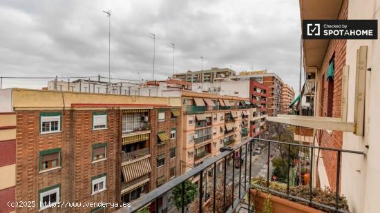 Elegante habitación en alquiler en apartamento de 5 dormitorios, Rascanya - VALENCIA