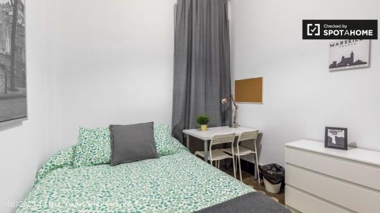 Se alquila preciosa habitación en apartamento de 5 dormitorios, Poblats Marítims - VALENCIA