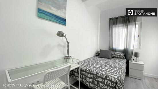 Se alquila habitación en amplio y luminoso apartamento de 4 dormitorios, El Pla del Real - VALENCIA