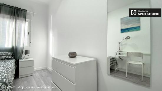 Se alquila habitación en amplio y luminoso apartamento de 4 dormitorios, El Pla del Real - VALENCIA