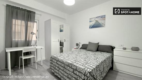 Se alquila habitación en amplio y luminoso apartamento de 4 dormitorios, El Pla del Real - VALENCIA