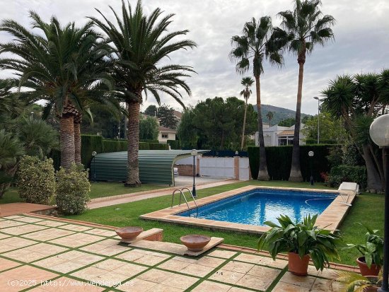 Villa en venta en Petrer (Alicante)