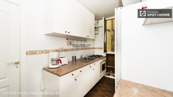 Relajante habitación con llave independiente en piso compartido, Argüelles - MADRID