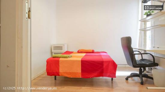  Habitación acogedora con escritorio en un departamento compartido, Argüelles - MADRID 