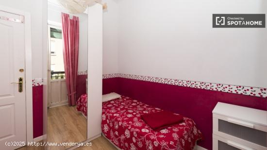 Acogedora habitación con armario independiente en piso compartido, Argüelles - MADRID