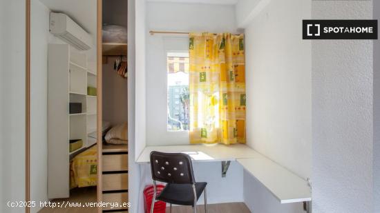 Habitaciones para alquilar en apartamento de 3 dormitorios en Valencia - VALENCIA