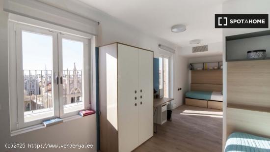 Habitación doble con terraza en alquiler en Salamanca. - MADRID