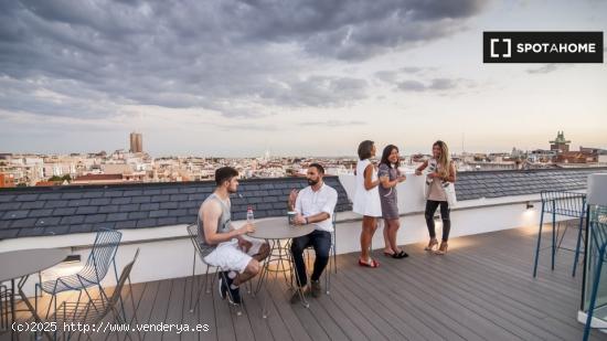 Habitación individual con terraza en alquiler. Apartamento de 1 dormitorio en Salamanca. - MADRID