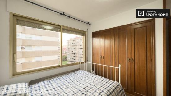 Se alquila habitación en piso compartido en Barcelona - BARCELONA