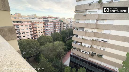 Se alquila habitación en piso compartido en Barcelona - BARCELONA